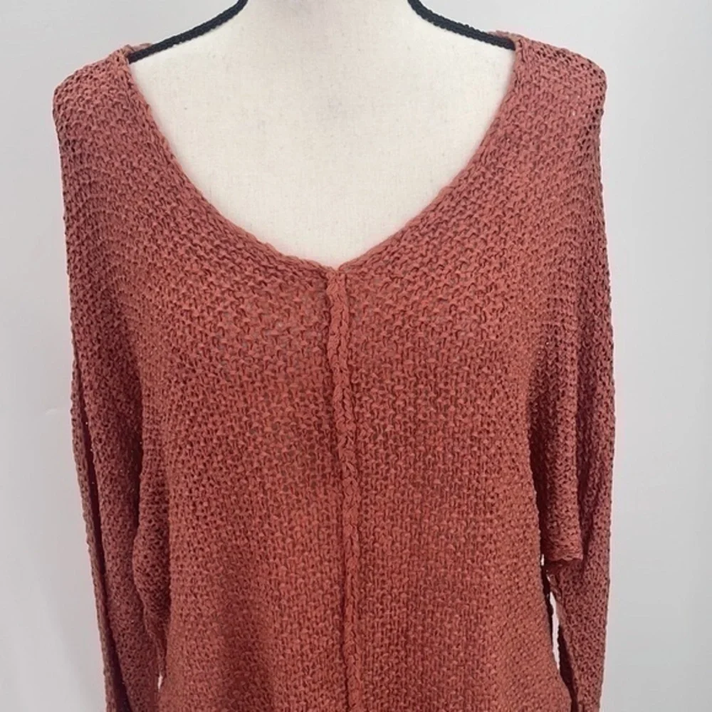 UEC Pink Lily orange lightweight v-neck sweater small perfect for summer